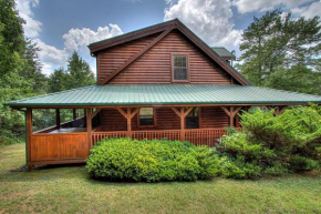 Peaceful 4bed/3.5bath Luxury Cabin, Hot tub!